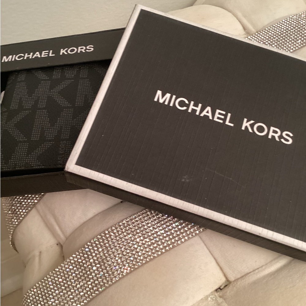 MICHAEL KORS Last one! Great Michael kors mens wallet new - Picture 3 of 5